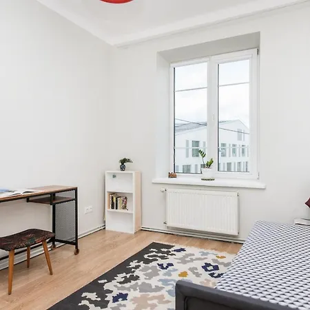 Apartment Updated 2bdr W-balcony, Vintage Apt In Upscale Neighborhood, By Cohost *