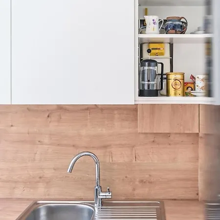 Updated 2bdr W-balcony, Vintage Apt In Upscale Neighborhood, By Cohost *