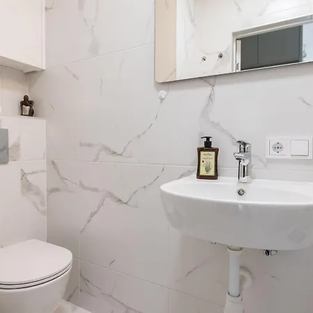 Updated 2bdr W-balcony, Vintage Apt In Upscale Neighborhood, By Cohost فيلنيوس