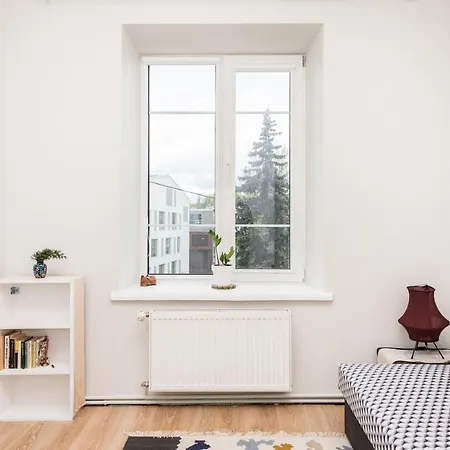 Updated 2bdr W-balcony, Vintage Apt In Upscale Neighborhood, By Cohost شقة