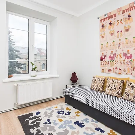 Apartment Updated 2bdr W-balcony, Vintage Apt In Upscale Neighborhood, By Cohost