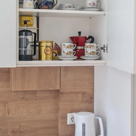 Updated 2bdr W-balcony, Vintage Apt In Upscale Neighborhood, By Cohost