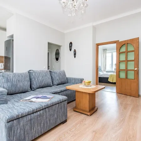 Updated 2bdr W-balcony, Vintage Apt In Upscale Neighborhood, By Cohost * Wilna