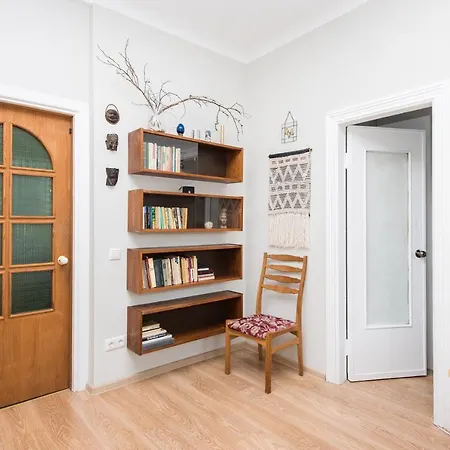 Updated 2bdr W-balcony, Vintage Apt In Upscale Neighborhood, By Cohost Apartment Wilna