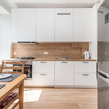 Updated 2bdr W-balcony, Vintage Apt In Upscale Neighborhood, By Cohost