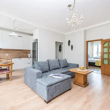 Apartman Updated 2bdr W-balcony, Vintage Apt In Upscale Neighborhood, By Cohost