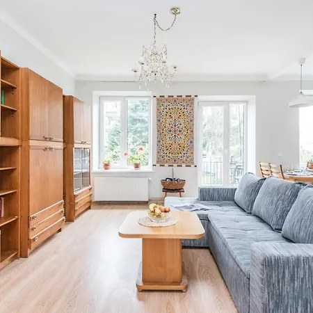 Apartman Updated 2bdr W-balcony, Vintage Apt In Upscale Neighborhood, By Cohost