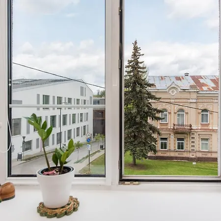 Updated 2bdr W-balcony, Vintage Apt In Upscale Neighborhood, By Cohost *