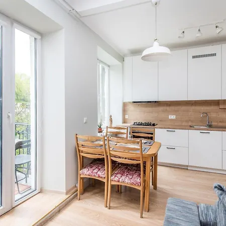 Apartman Updated 2bdr W-balcony, Vintage Apt In Upscale Neighborhood, By Cohost Vilnius