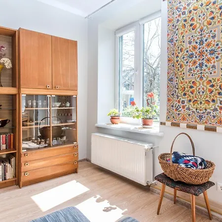 Updated 2bdr W-balcony, Vintage Apt In Upscale Neighborhood, By Cohost